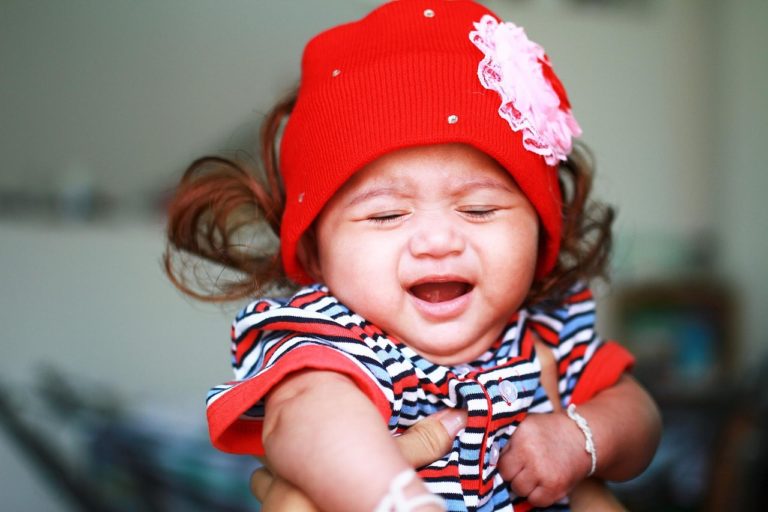 bébé pleure