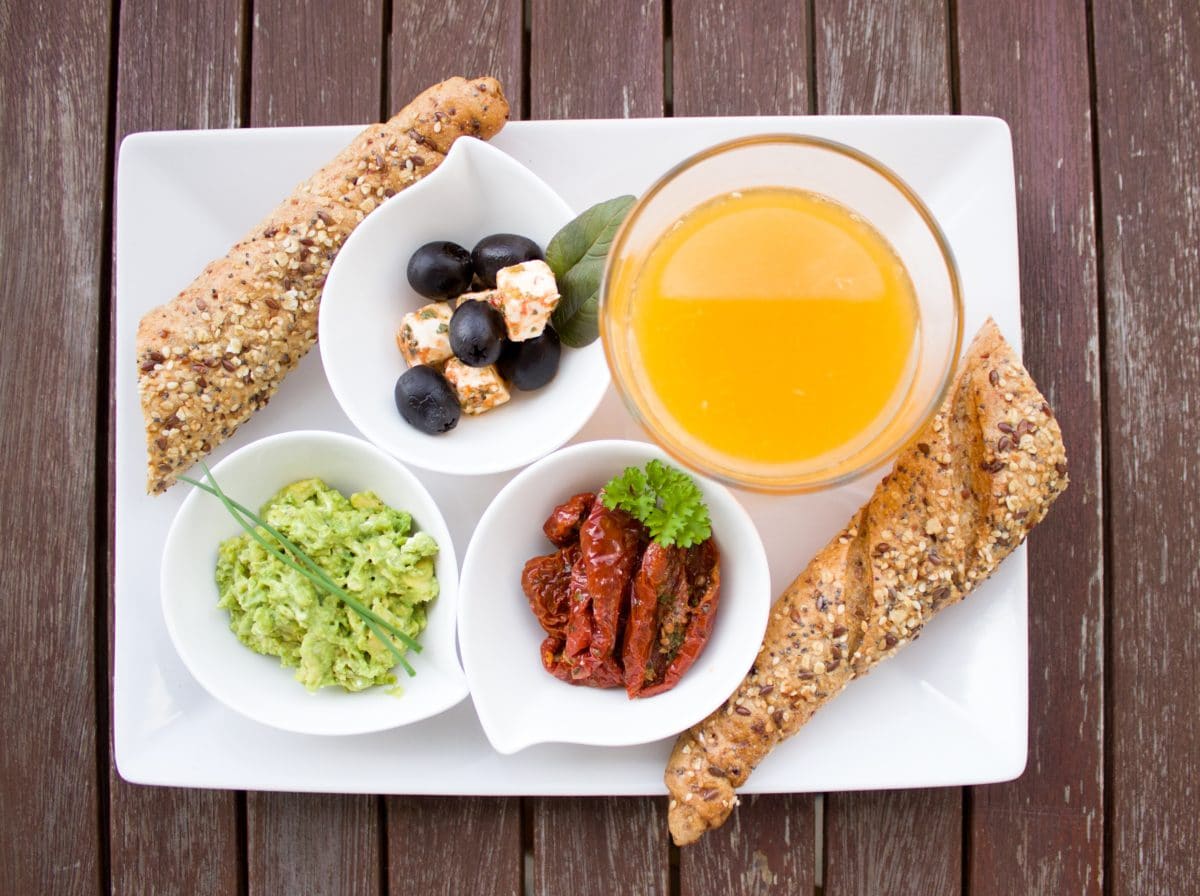 petit déjeuner céréales jus de fruit