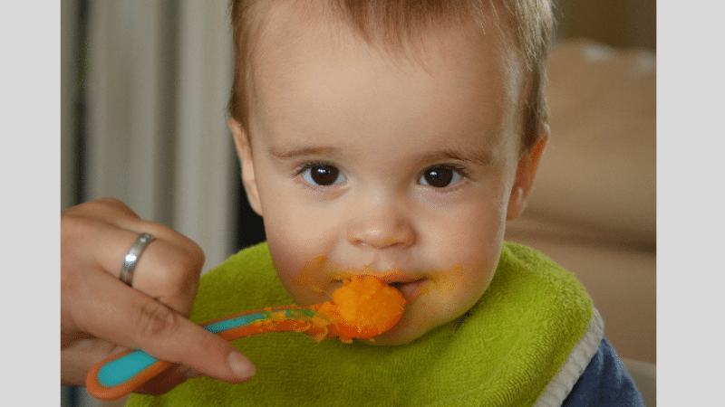 bébé manger