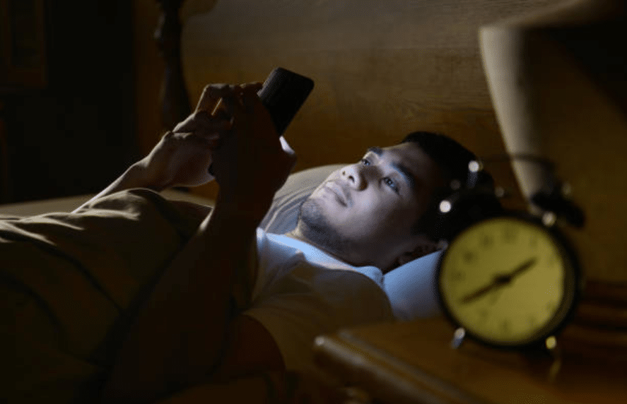 smartphones lumière bleue danger sommeil