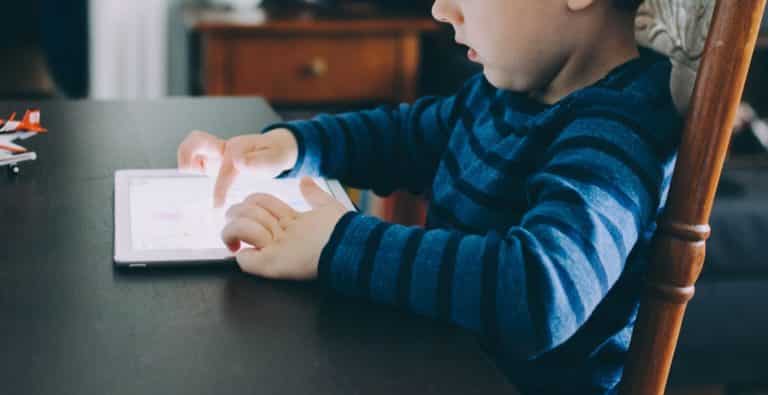 écran enfant StockSnap / Pixabay