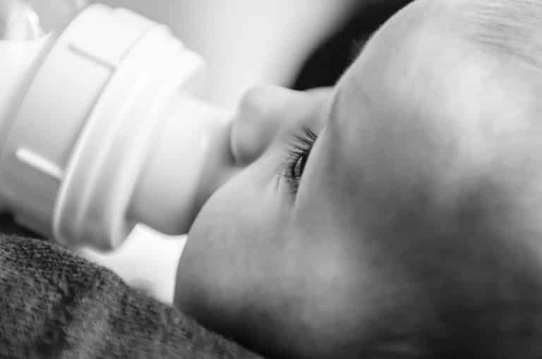 bébé biberon aganyga / Pixabay