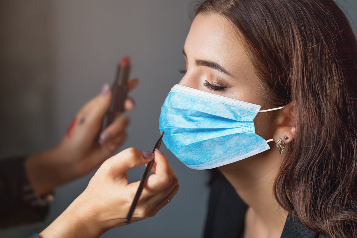 maquillage femme masque