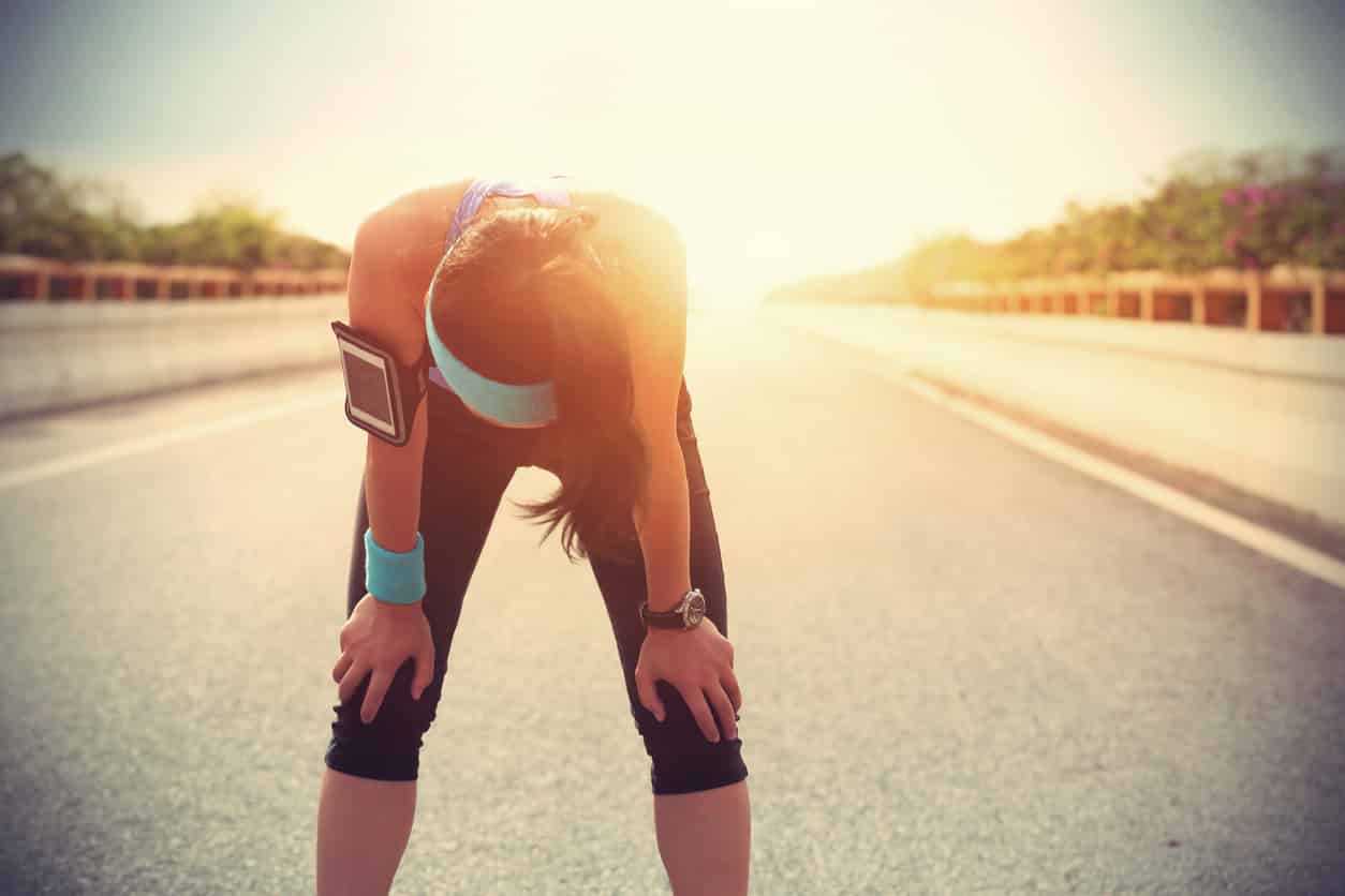 running-jogging-point-de-côté-épuisé